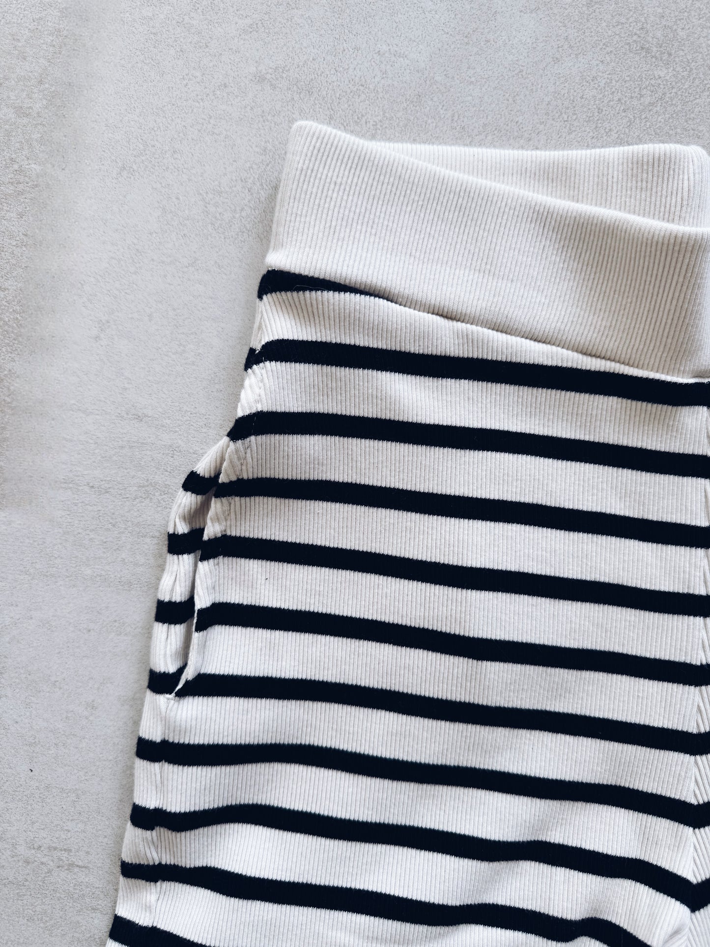 HEDVIG SHORTS BLACK STRIPES