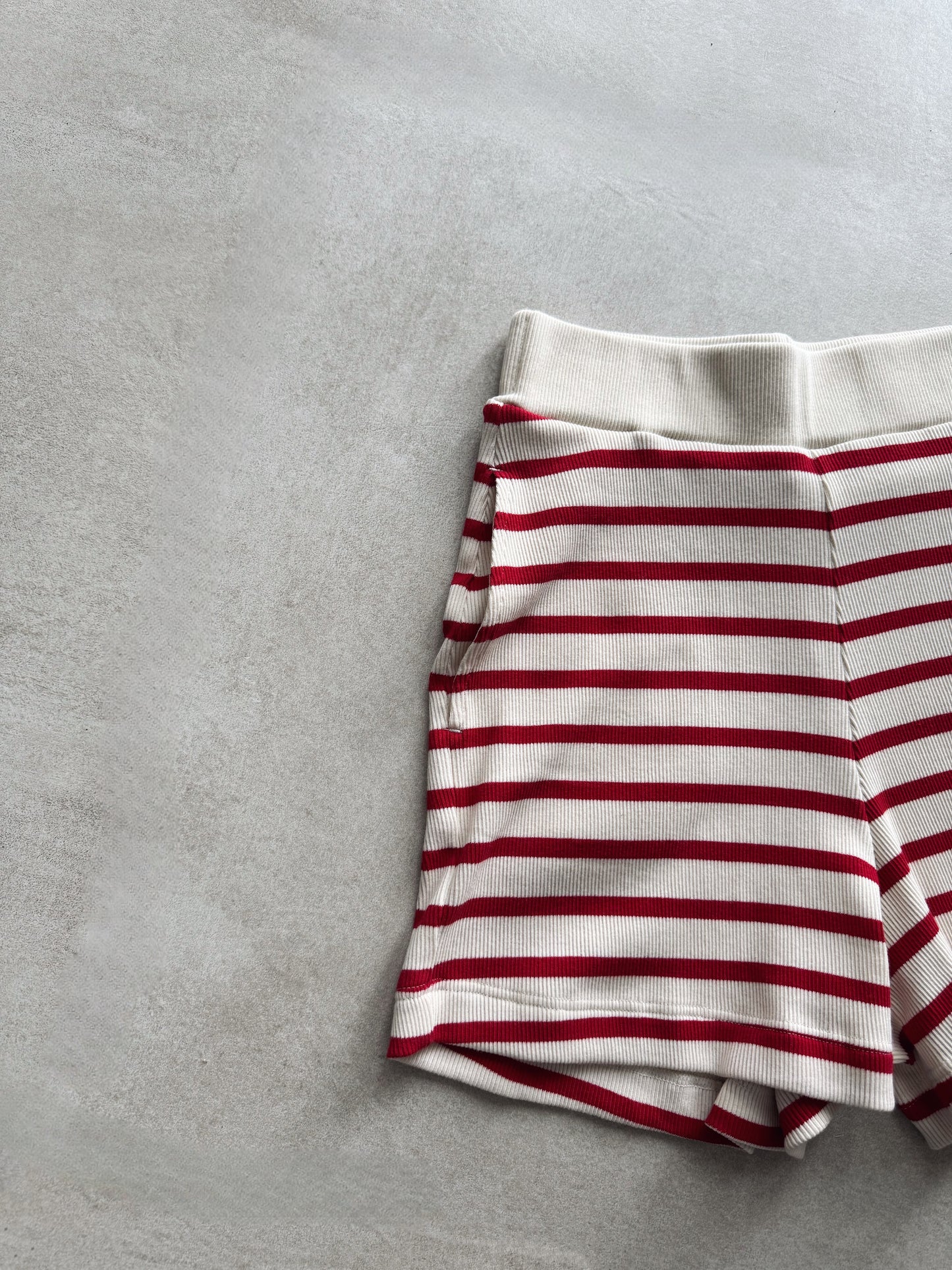 HEDVIG SHORTS RED STRIPES