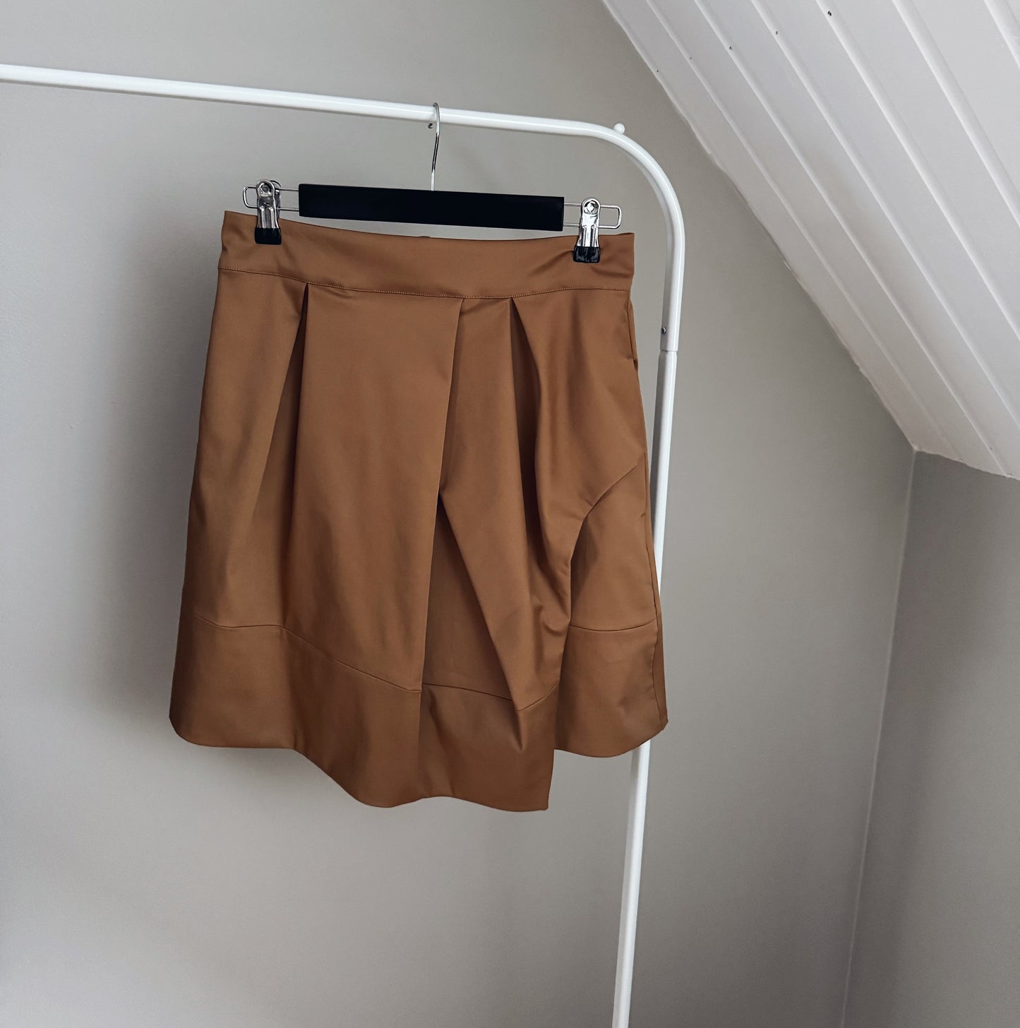 LOVE SKIRT CROISSANT