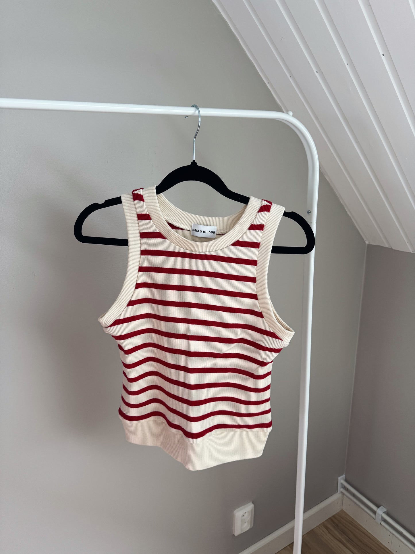 NORA TANK TOP RED STRIPES